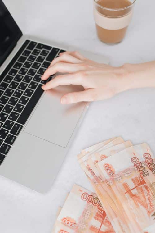 pierwszy zarobek online laptop